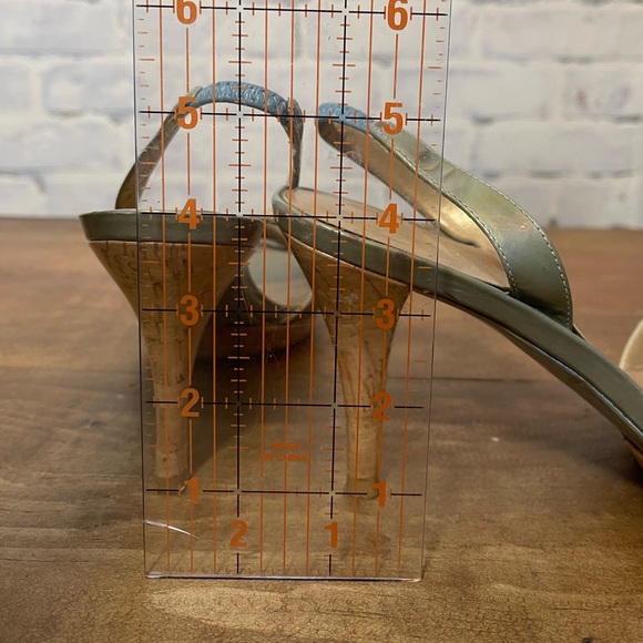 Staurt Weitzman metallic & cork sling back heels - Picture 7 of 14